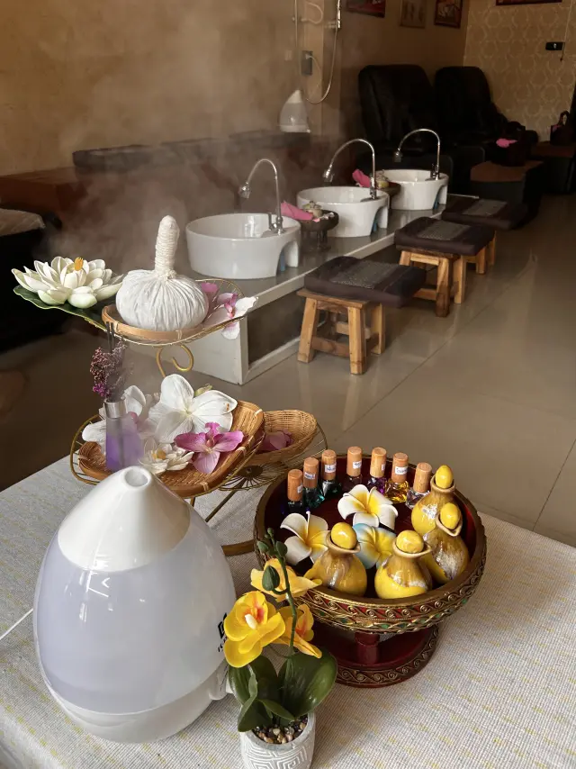 Steaming foot-wash basins, herbal compress and aroma diffuser at Ai Oon Massage Lanna